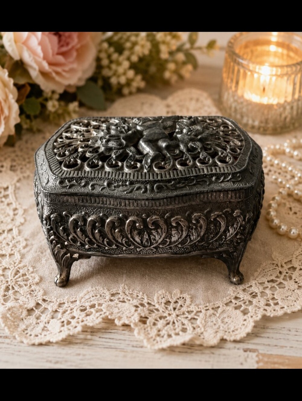 Vintage Angel Roses Trinket Box Footed Hinged Lid Cut Out Design 1950s Japan - Picture 3 of 5